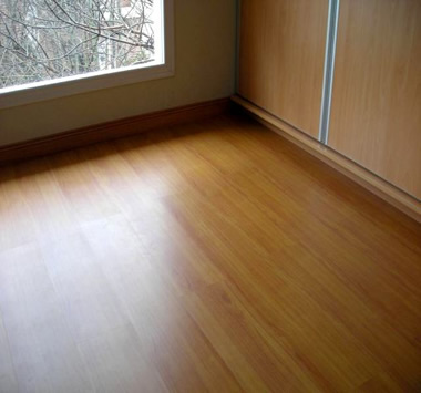 Piso en madera en acabado satinado